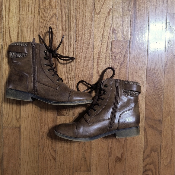 SO brand Doc Martin style, knit ankle boots, size 8 women's, shiny brown - Picture 3 of 7